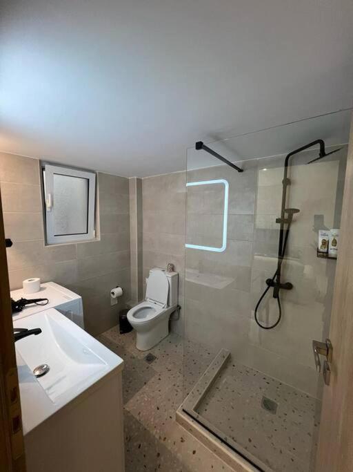 Cozy New Apartment Nearby Metro Athen Exterior foto